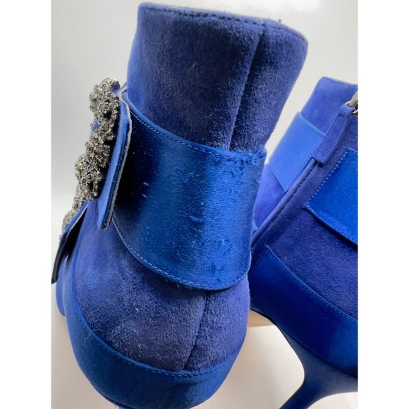 Manolo Blahnik Hangisi Blue Suede Ankle Bootie EU40 - Picture 12 of 13